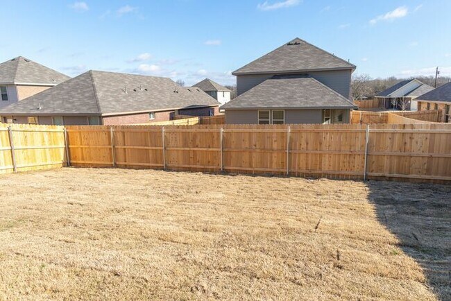 Foto del edificio - 1601 Swallow Dr