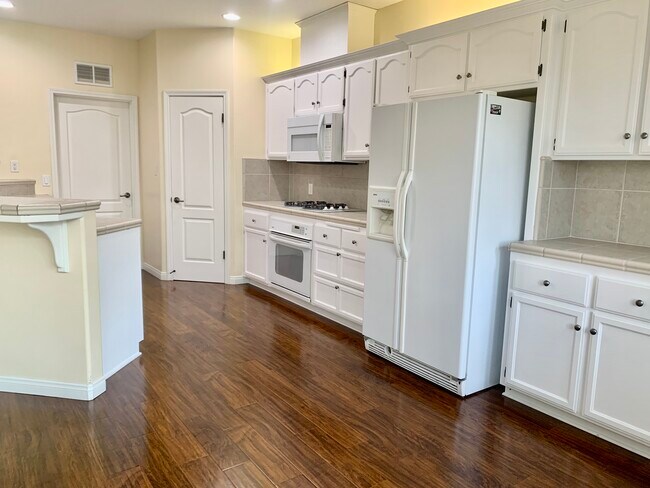 Building Photo - 4809 Prairie Meadows Way