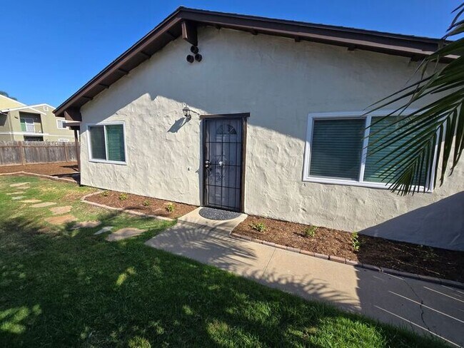 Foto del edificio - Charming 3 BR / 2BA with a large yard and ...