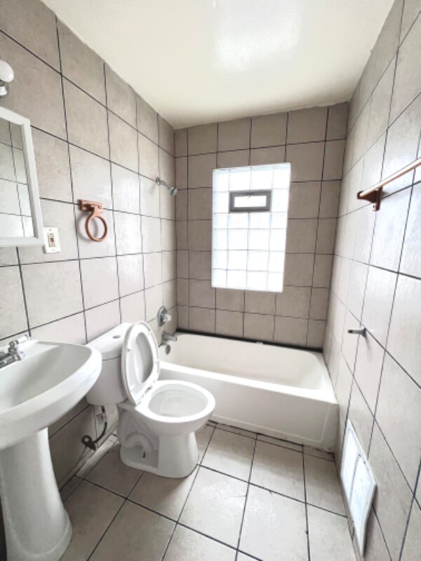 Primary Photo - 5930 N 69th St