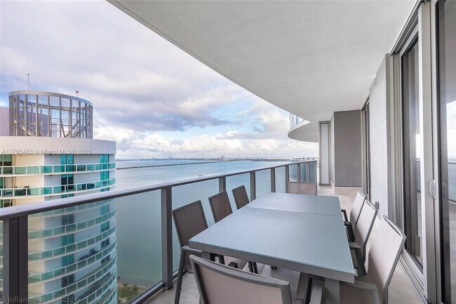 Foto del edificio - 488 NE 18th St