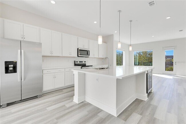 Foto del edificio - 320 Center Lake Ln