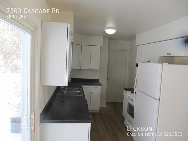Foto del edificio - 7303 Cascade Rd SE