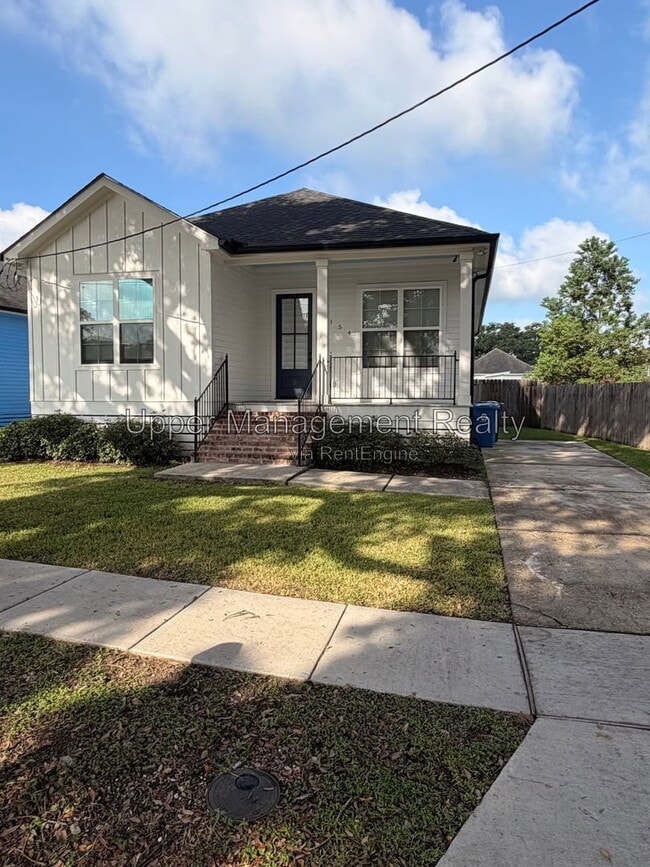 Building Photo - 5154 Montegut Dr