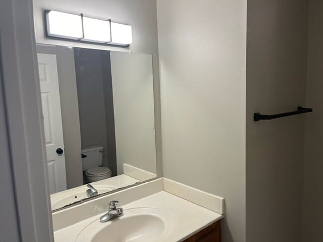 Building Photo - 50 Lynnwood Cove