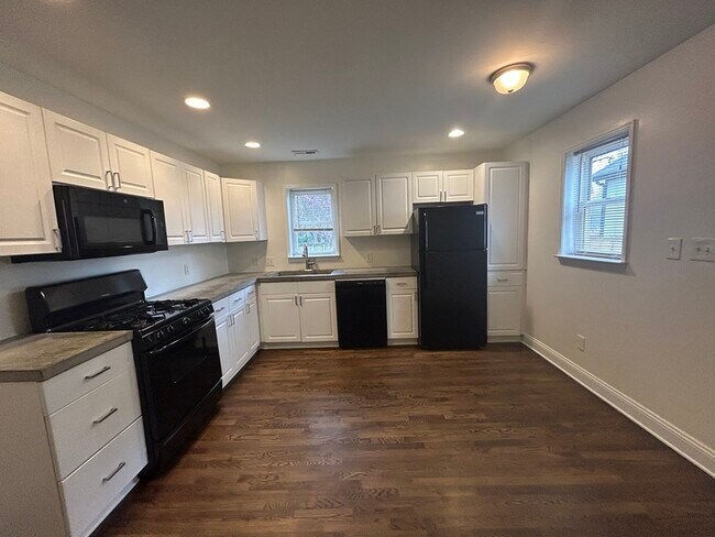Building Photo - 1311 Clay Ave