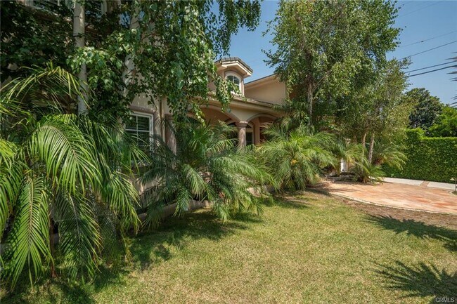 Foto del edificio - 4063 Benedict Canyon Dr