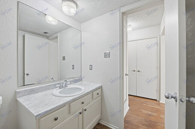 Photo - 800 Bluebonnet Dr Townhome