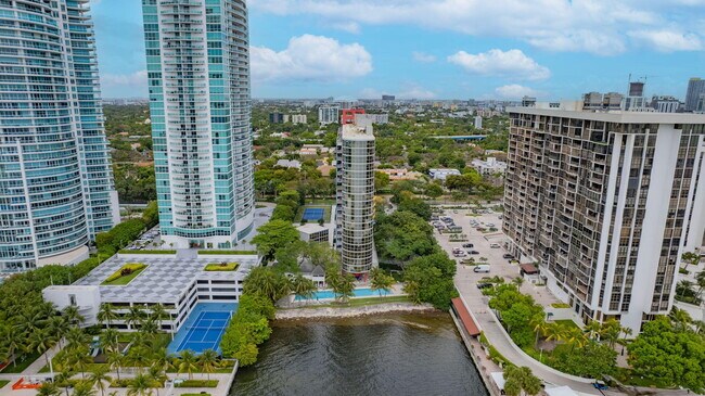 Foto del edificio - 2025 Brickell Ave