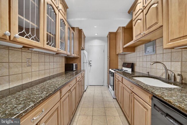 Foto del edificio - 4201 Cathedral Ave NW