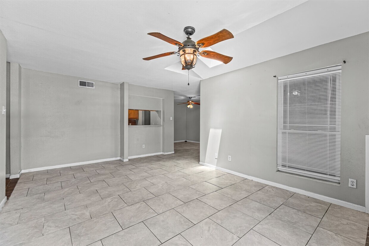 Foto principal - 9090 S Braeswood Blvd