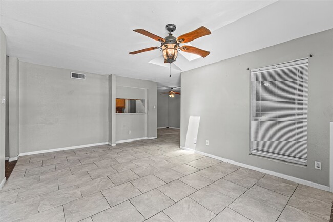 Foto del edificio - 9090 S Braeswood Blvd