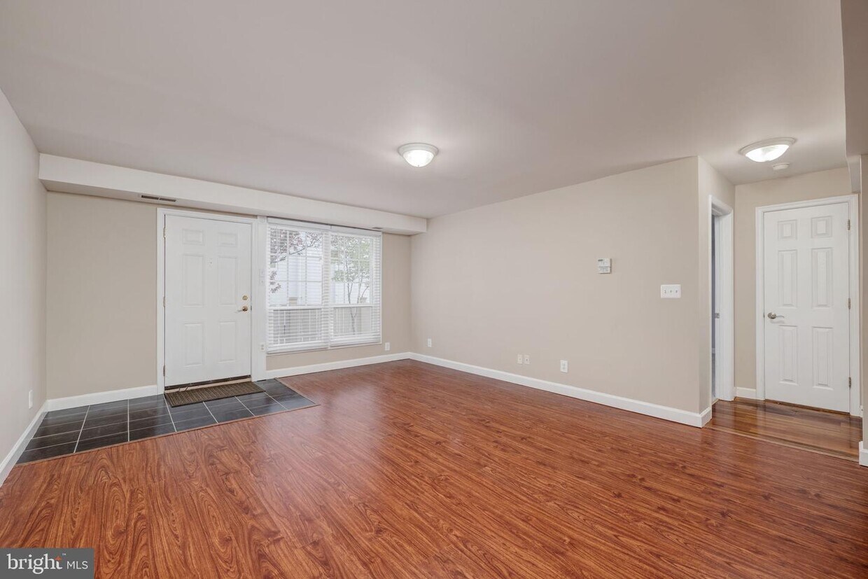 Primary Photo - 1465 N Van Dorn St