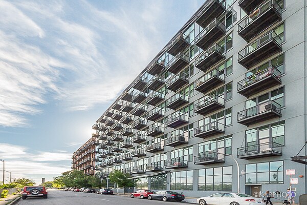 Building Photo - 1224 W Van Buren St