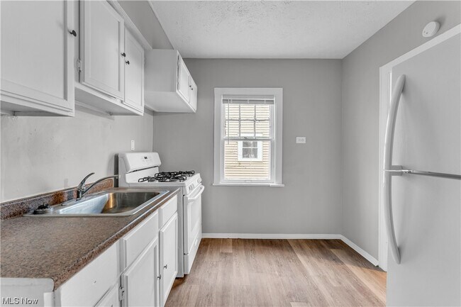Building Photo - 3402 W 117th St