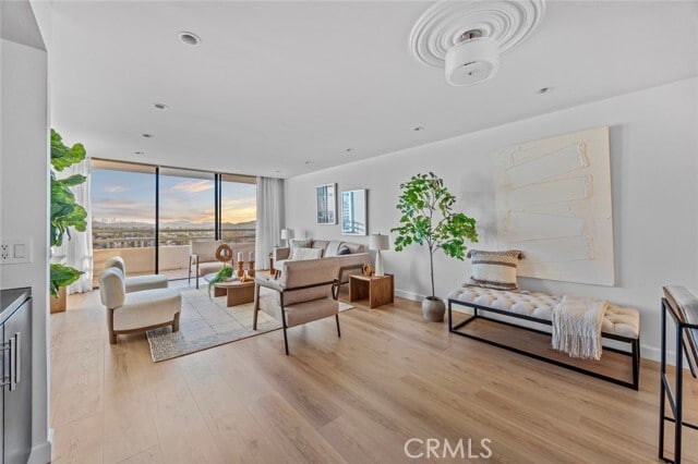 Foto del edificio - 343 Pioneer Dr