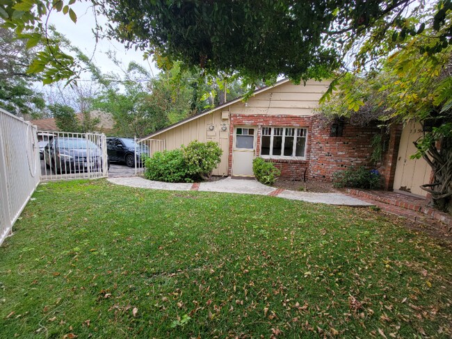 Foto del edificio - 13533 Leadwell St