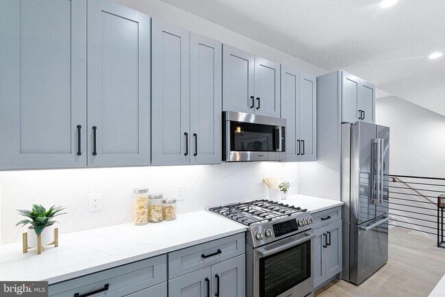 Building Photo - 618 Quebec Pl NW