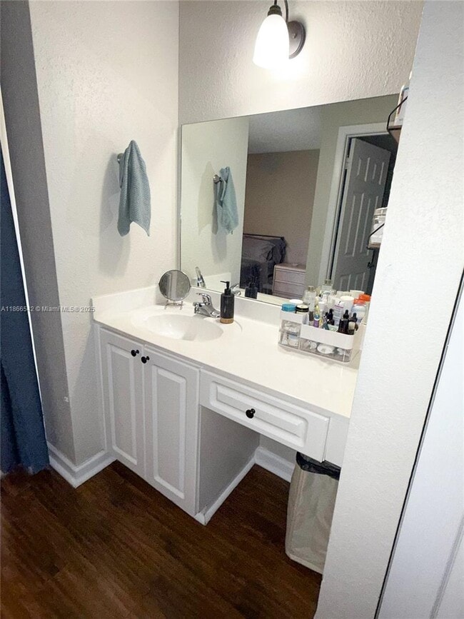Foto del edificio - 8122 Severn Dr