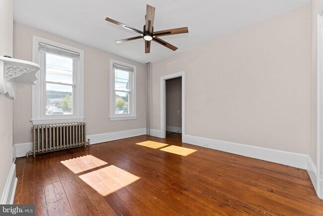 Building Photo - 345 Hall St