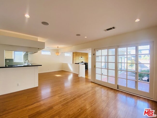 Building Photo - 3392 McLaughlin Ave