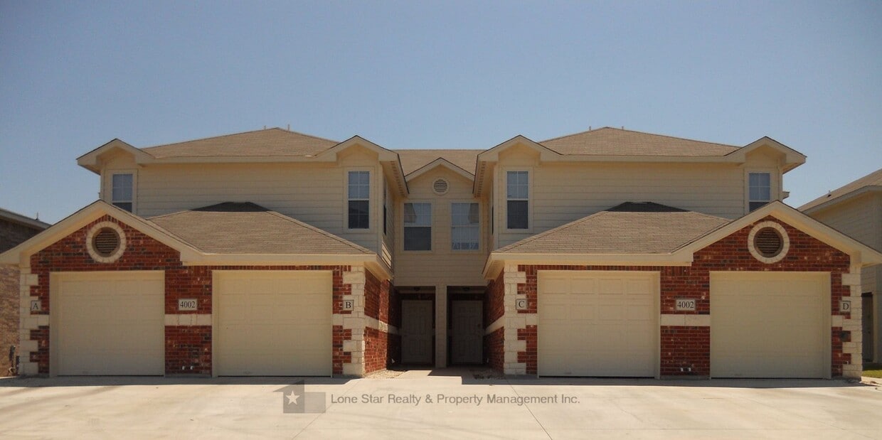 Primary Photo - 4002 Cambridge Dr