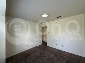 Building Photo - 1206 Hyde Park Dr
