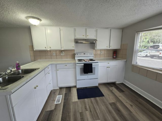 Building Photo - 11211 East Bay Rd