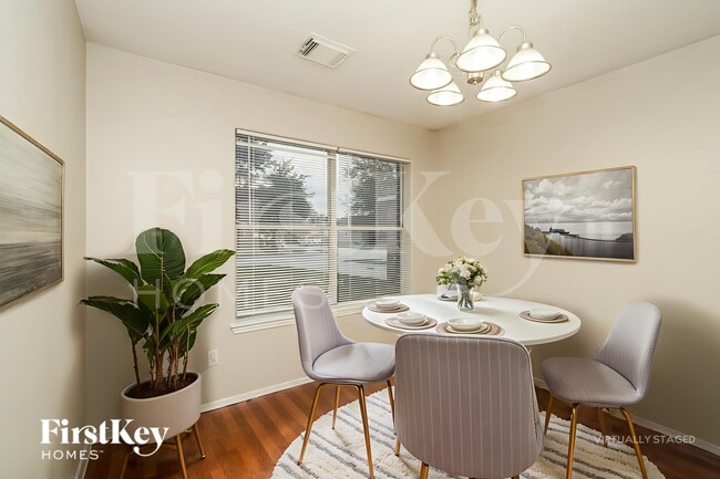 Foto del edificio - 2026 Cold River Dr