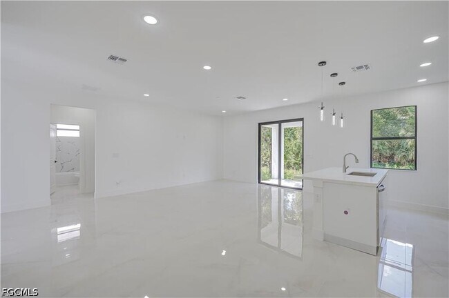 Foto del edificio - 3213 51st St W