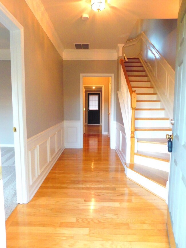 Building Photo - Ballantyne Village Townhome for Immediate ...