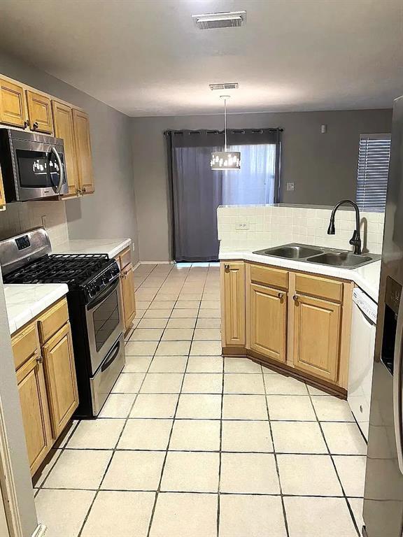 Building Photo - 5926 Clerkenwell Dr