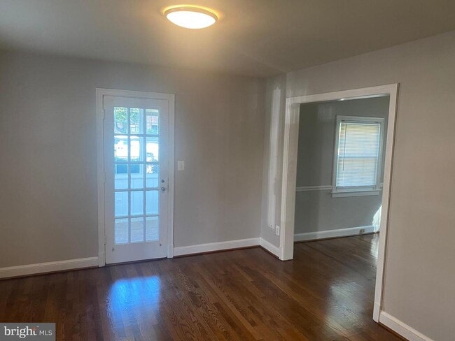 Foto del edificio - 1055 N Monroe St