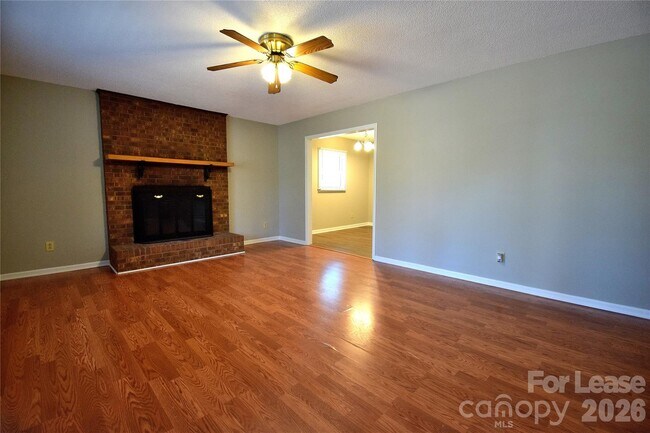 Foto del edificio - 237 Moorefield Dr