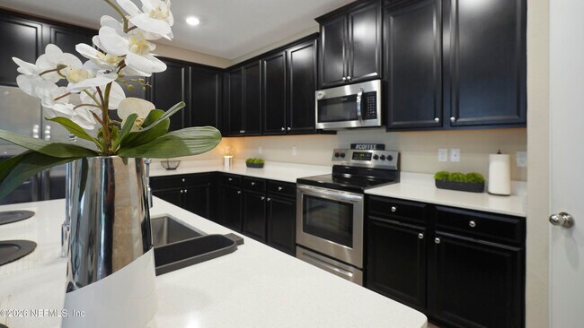 Foto del edificio - 10815 Ventnor Ave
