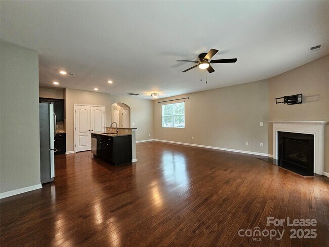 Foto del edificio - 3233 Yarmouth Ln