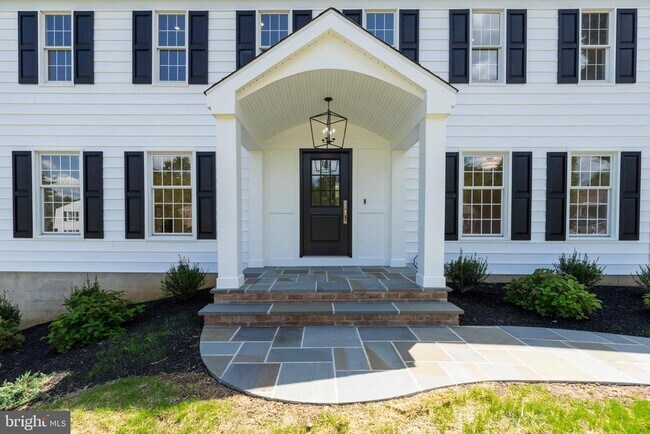 Building Photo - 1213 Clearfield Cir