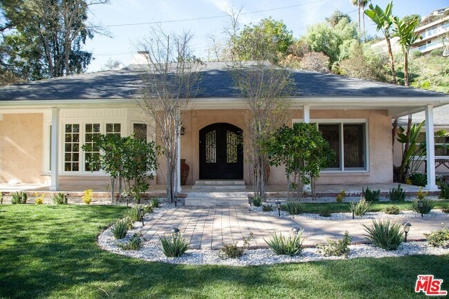 Building Photo - 2745 Outpost Dr