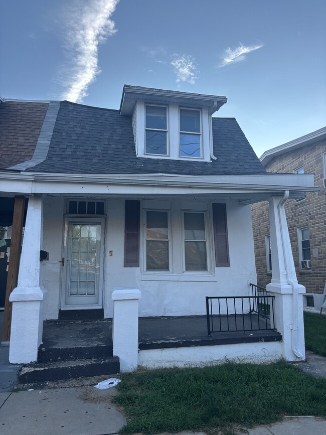 Building Photo - 752 McKenzie St