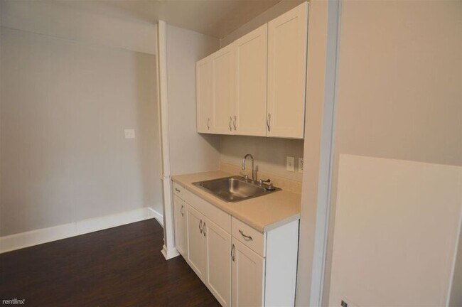 Building Photo - 1 E Raymond St