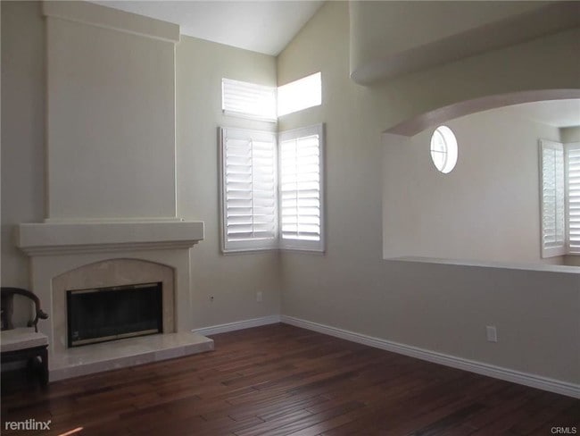 Building Photo - 3 br, 2.5 bath House - 21 Comiso