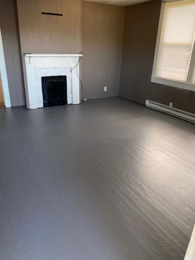Building Photo - 2 Bed 1 Bath Home Close to Downtown Anderson
