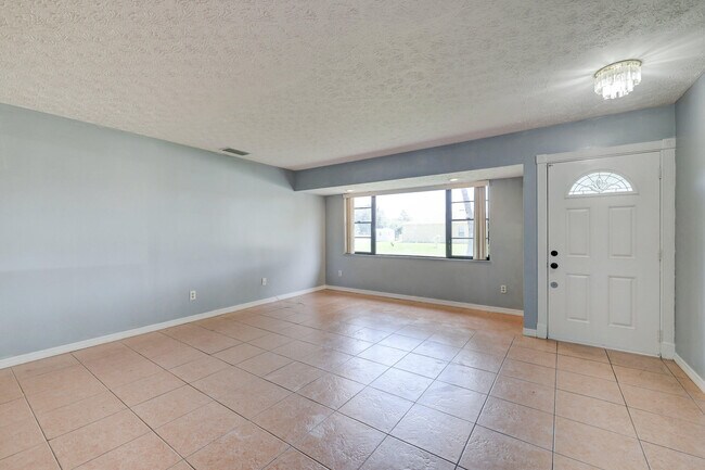 Building Photo - 1641 SW Buffum Ln