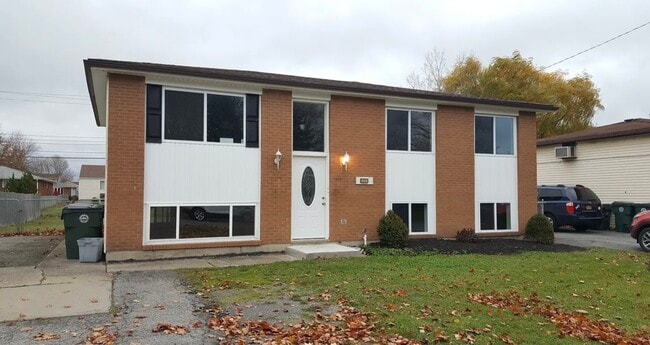 Building Photo - 235 Argus Dr