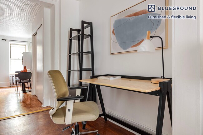 Foto del edificio - 327 E 10th St