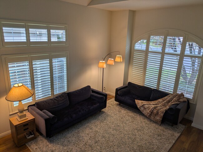 Building Photo - 105 Donegan Ct