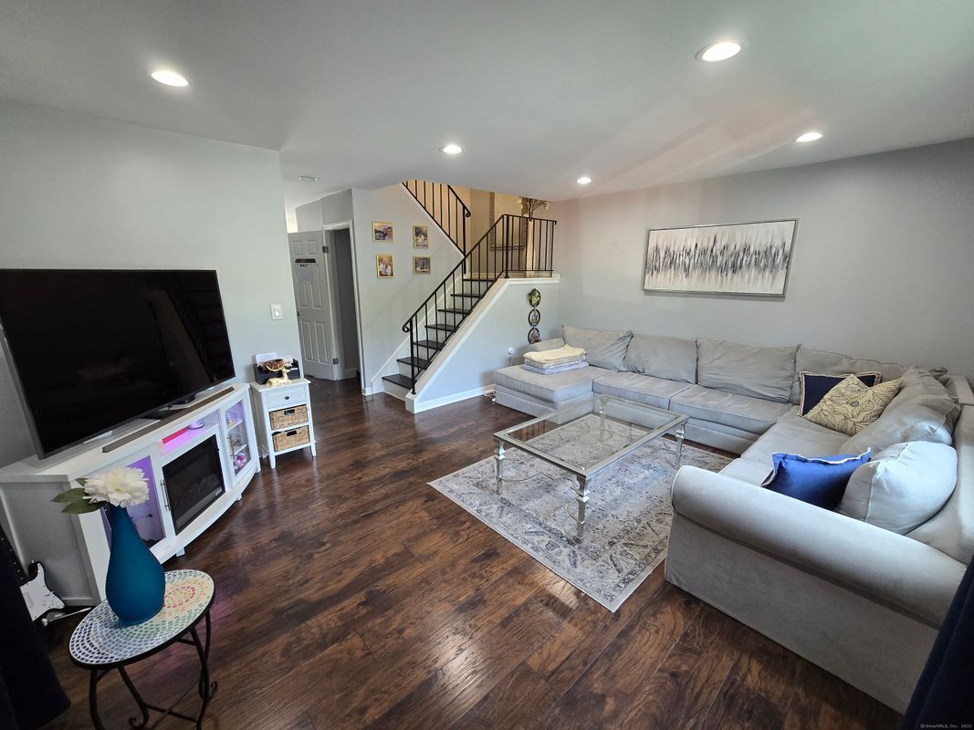 Foto principal - 330 Merwin Ave