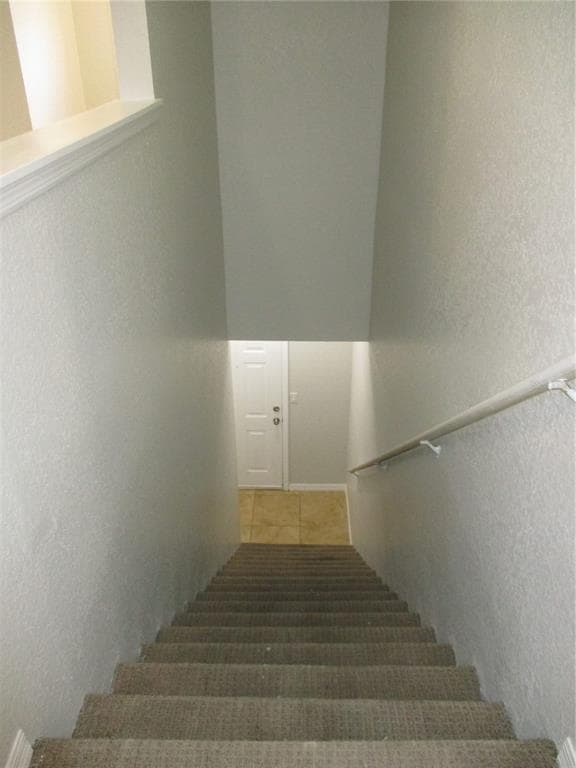 Building Photo - 6055 Westgate Dr