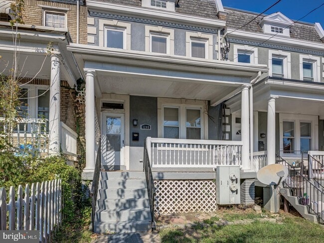 Building Photo - 1209 Ingraham St NW
