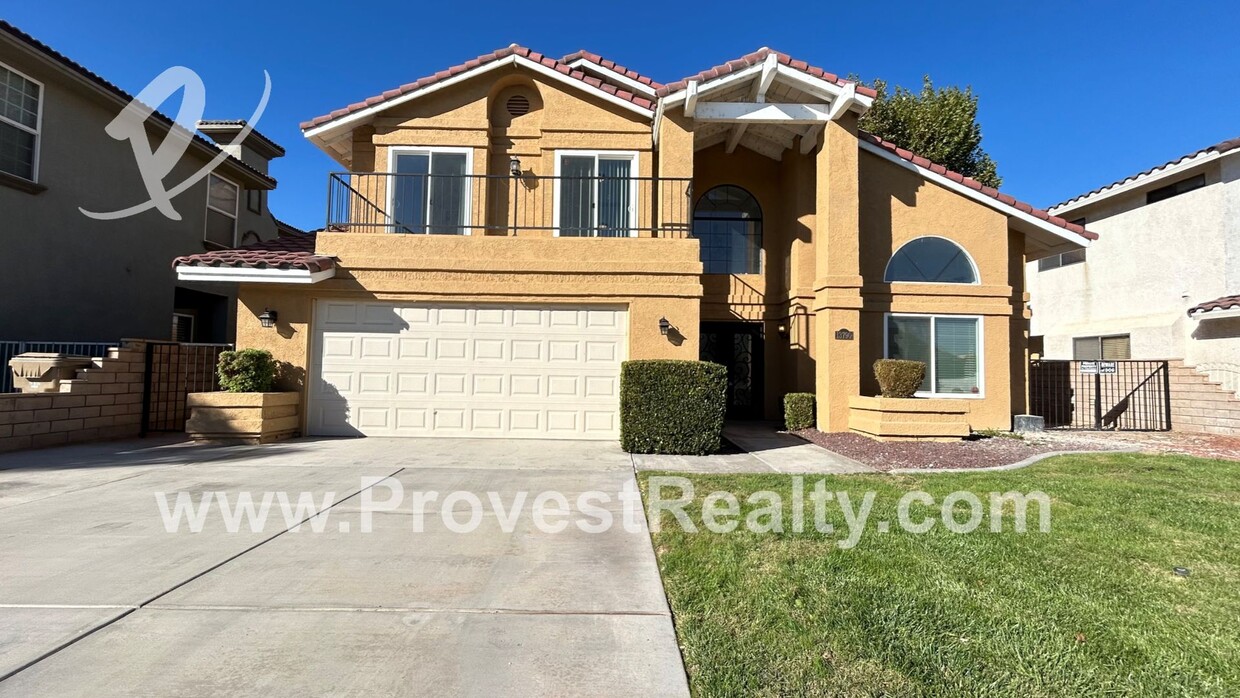 Foto principal - 4 Bed 3 Bath Spring Valley Lake Home On Th...